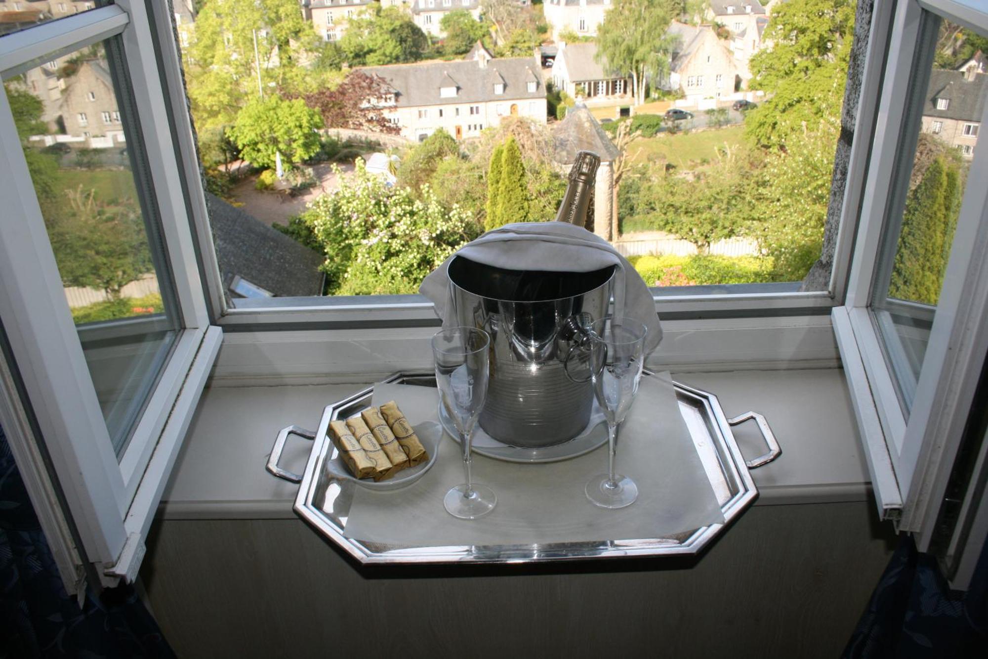 Hôtel Le D'Avaugour Dinan Extérieur photo